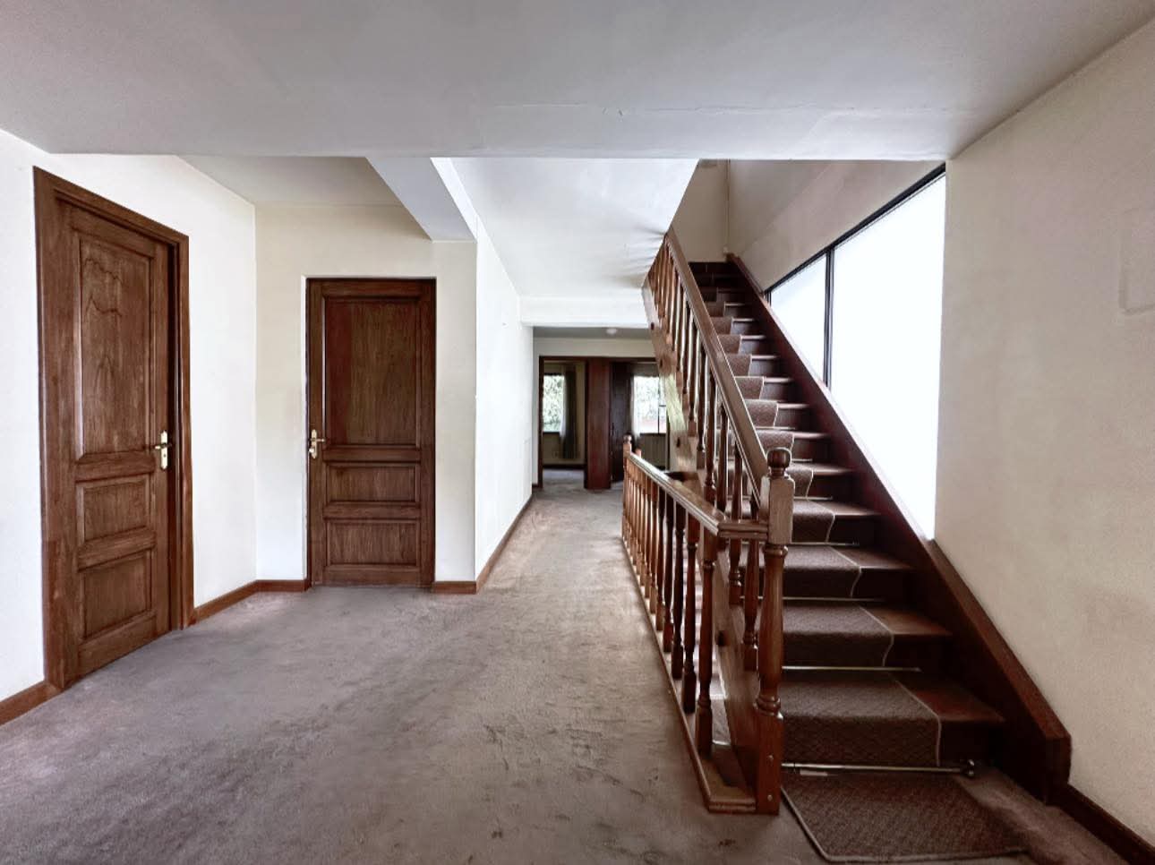 Casa Comercial de 663 m² a 2 Cuadras del Prado en Cochabamba | Ideal para Empresas, Clínicas u Oficinas