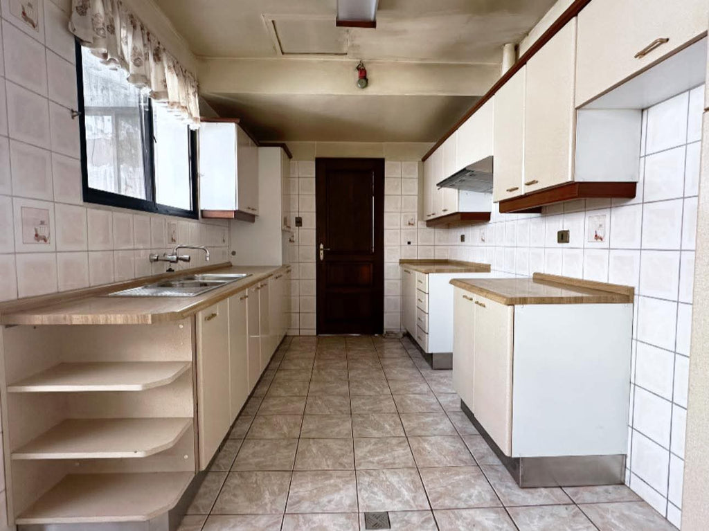 Casa Comercial de 663 m² a 2 Cuadras del Prado en Cochabamba | Ideal para Empresas, Clínicas u Oficinas