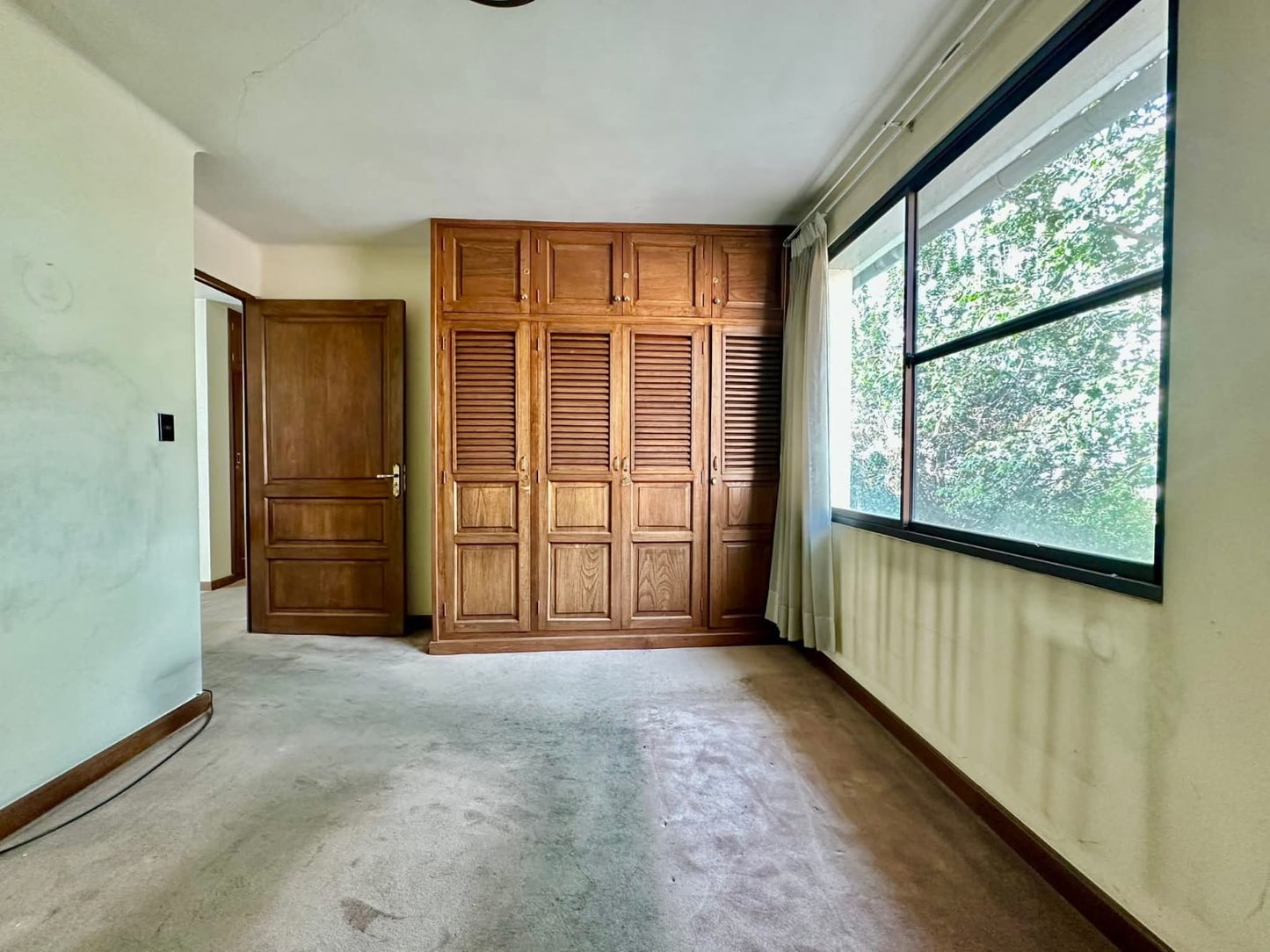 Casa Comercial de 663 m² a 2 Cuadras del Prado en Cochabamba | Ideal para Empresas, Clínicas u Oficinas