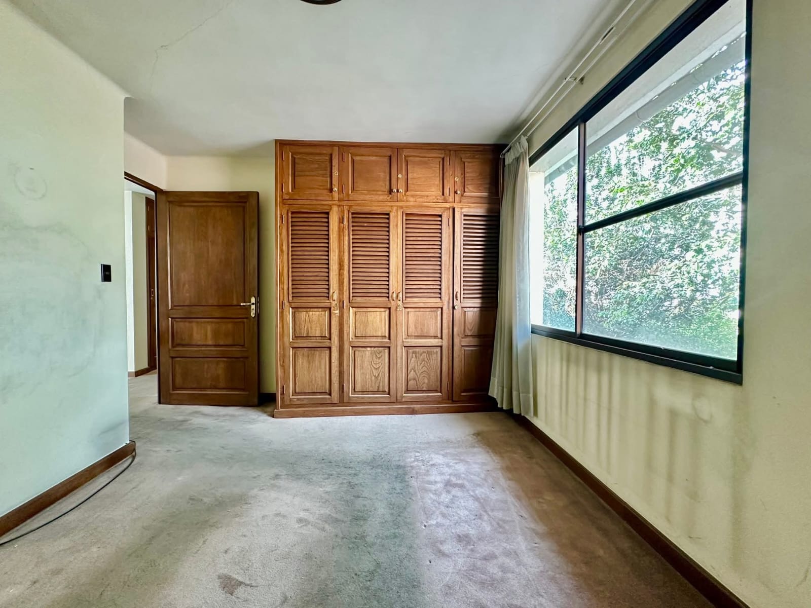Casa Comercial de 663 m² a 2 Cuadras del Prado en Cochabamba | Ideal para Empresas, Clínicas u Oficinas