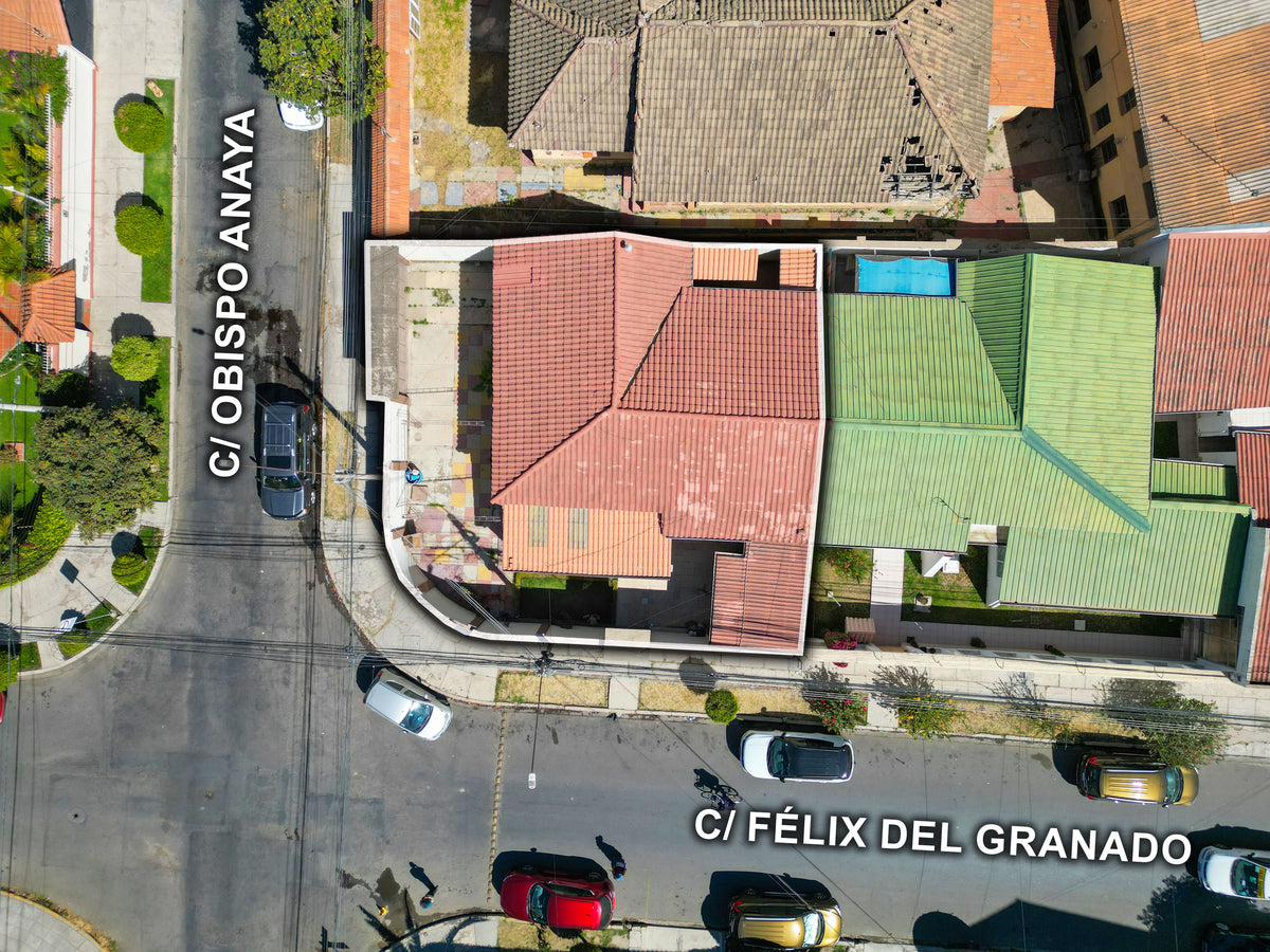 CASA EN VENTA EN CALA CALA – Excelente Ubicación a Cuadras del Estadio Félix Capriles