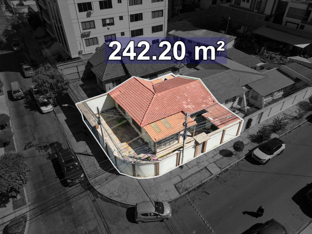 CASA EN VENTA EN CALA CALA – Excelente Ubicación a Cuadras del Estadio Félix Capriles