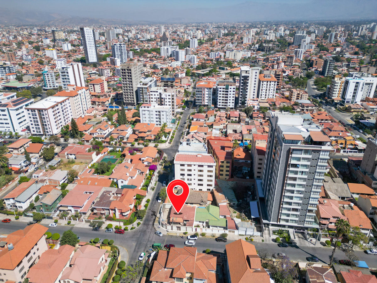 CASA EN VENTA EN CALA CALA – Excelente Ubicación a Cuadras del Estadio Félix Capriles