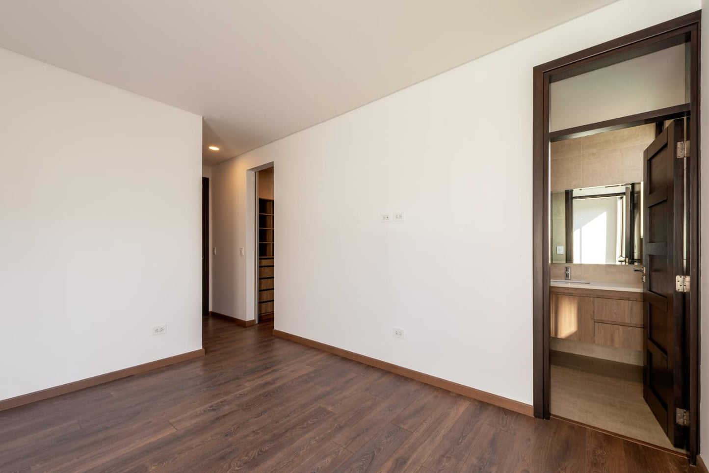 Departamento de Lujo a Estrenar (3 Dormitorios + Parqueo) | Zona Queru Queru Cochabamba