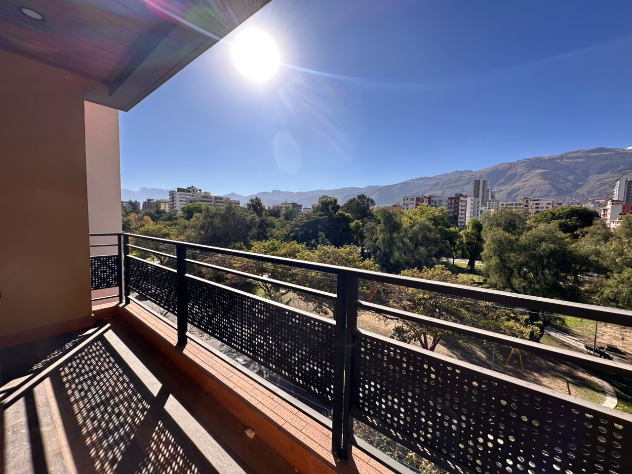 Moderno Departamento de 3 Dormitorios frente al Parque Lincoln | Cala Cala Cochabamba