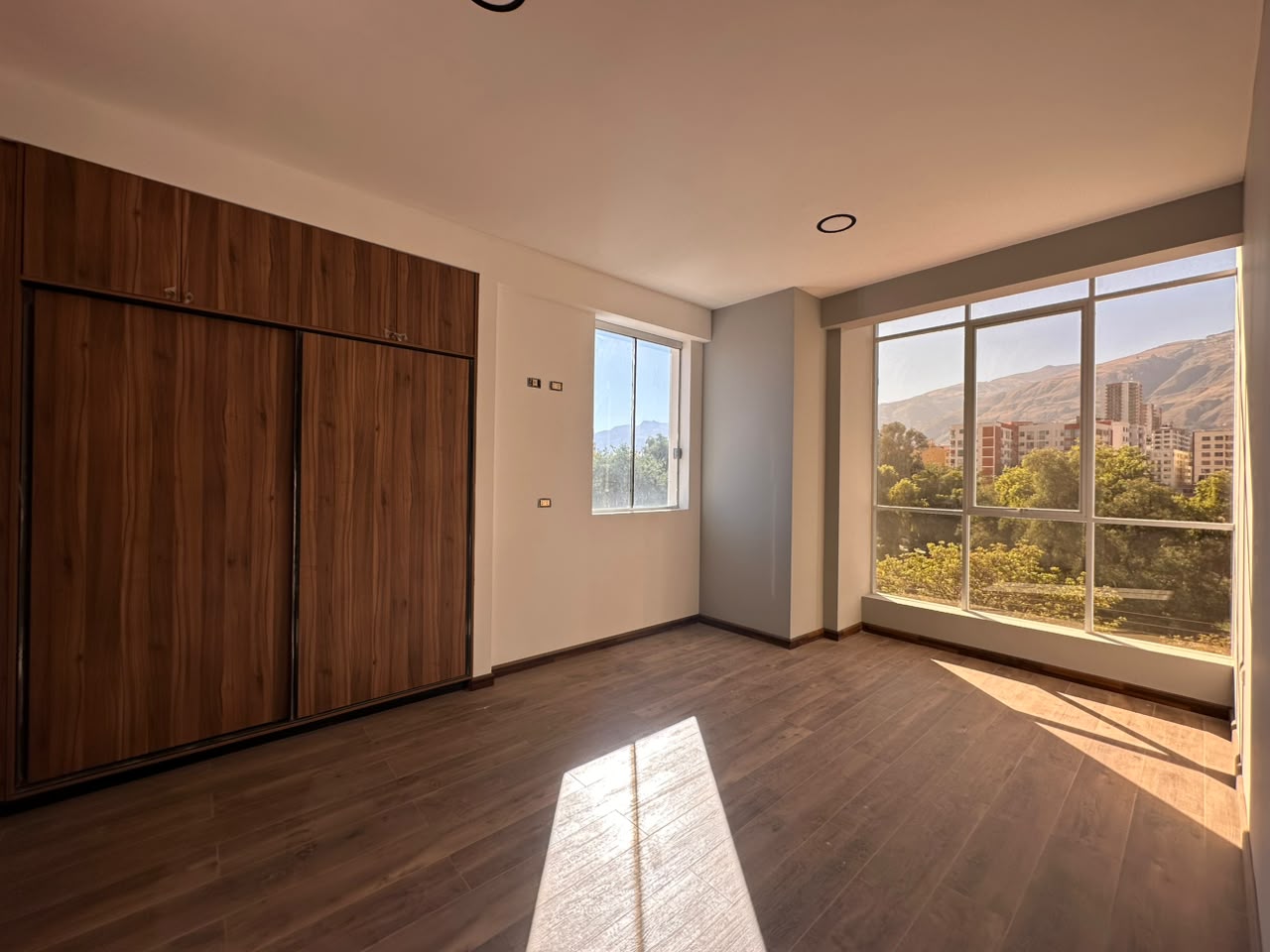 Moderno Departamento de 3 Dormitorios frente al Parque Lincoln | Cala Cala Cochabamba