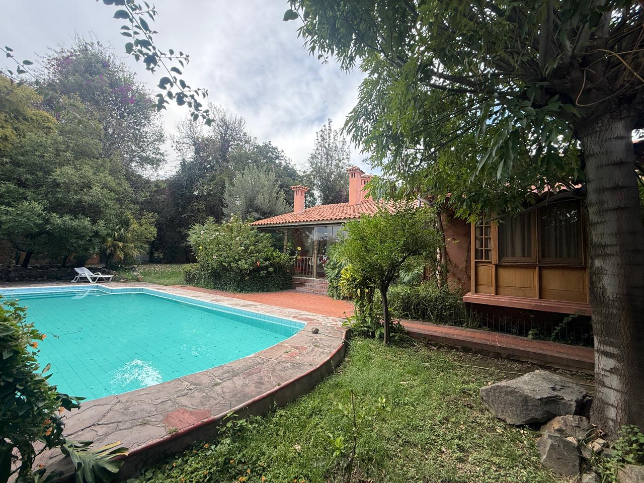 Exclusiva Residencia con Piscina y Amplio Jardín en Cochabamba El Mirador – 1.360 m²