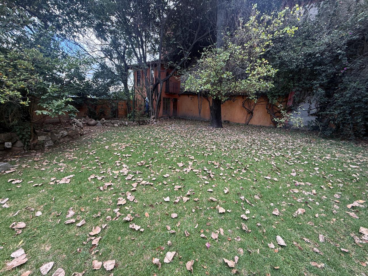 Exclusiva Residencia con Piscina y Amplio Jardín en Cochabamba El Mirador – 1.360 m²