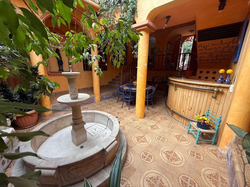 Exclusiva Residencia con Piscina y Amplio Jardín en Cochabamba El Mirador – 1.360 m²
