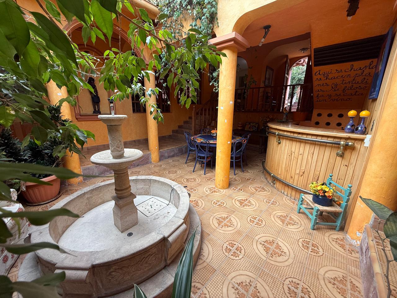 Exclusiva Residencia con Piscina y Amplio Jardín en Cochabamba El Mirador – 1.360 m²