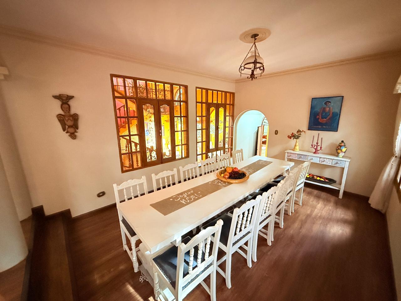 Exclusiva Residencia con Piscina y Amplio Jardín en Cochabamba El Mirador – 1.360 m²