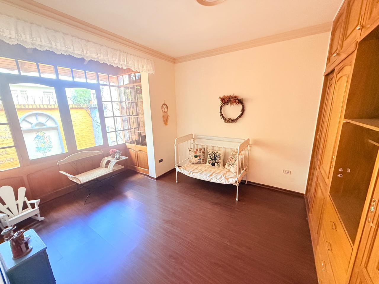 Exclusiva Residencia con Piscina y Amplio Jardín en Cochabamba El Mirador – 1.360 m²