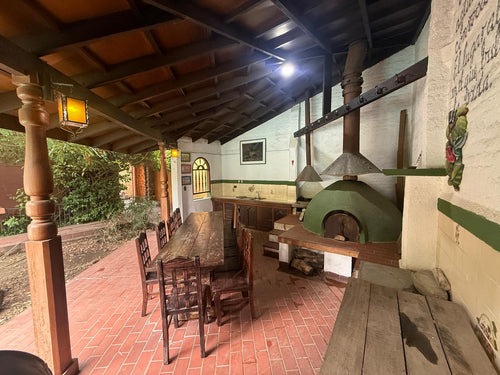 Exclusiva Residencia con Piscina y Amplio Jardín en Cochabamba El Mirador – 1.360 m²