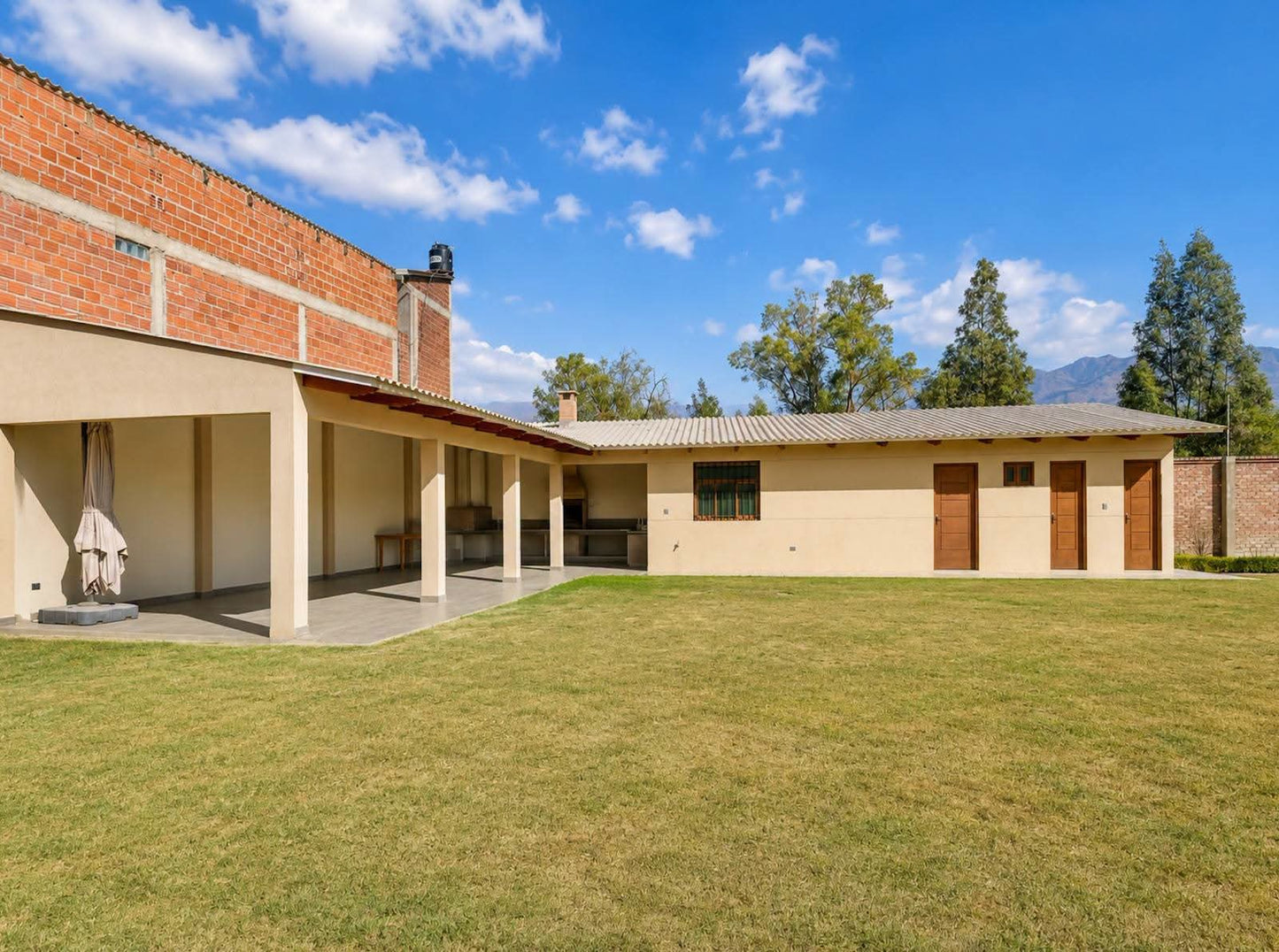 Hermosa Propiedad con Quincho y Amplio Terreno de 770,90 m² – Colcapirhua, Cochabamba