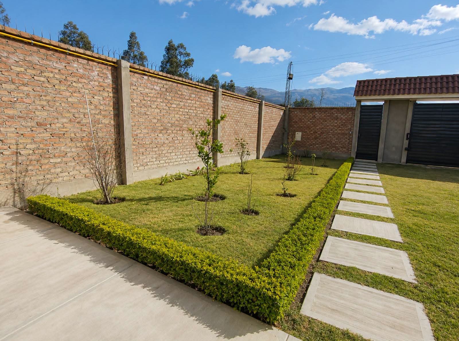 Hermosa Propiedad con Quincho y Amplio Terreno de 770,90 m² – Colcapirhua, Cochabamba
