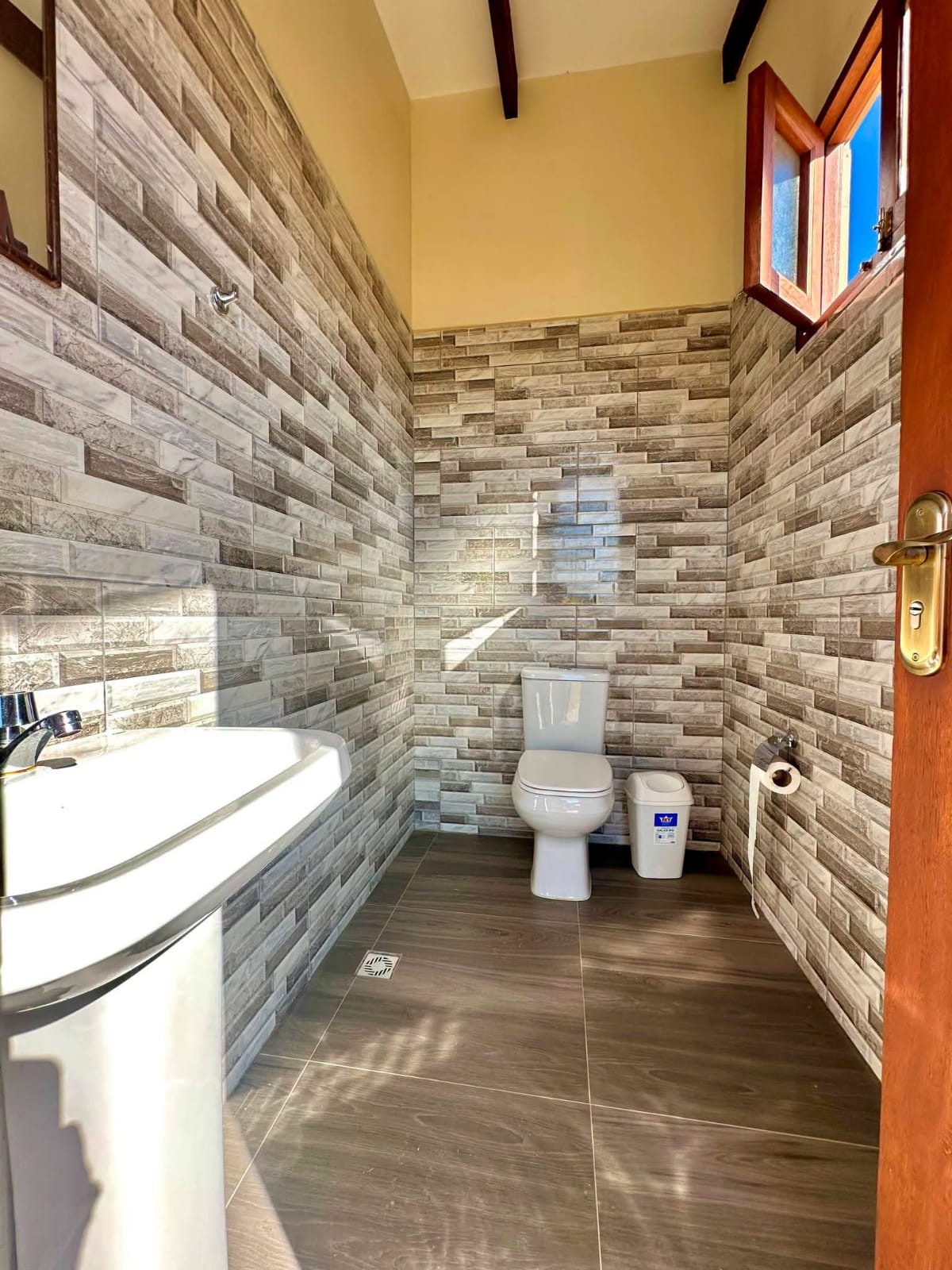 Hermosa Propiedad con Quincho y Amplio Terreno de 770,90 m² – Colcapirhua, Cochabamba