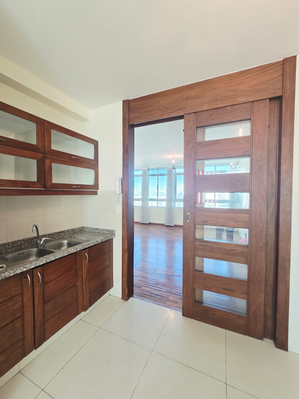 Departamento de 3 Dormitorios en Queru Queru Cochabamba – Av. Melchor Urquidi