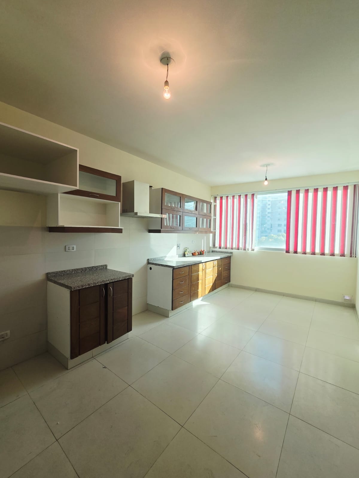 Departamento de 3 Dormitorios en Queru Queru Cochabamba – Av. Melchor Urquidi