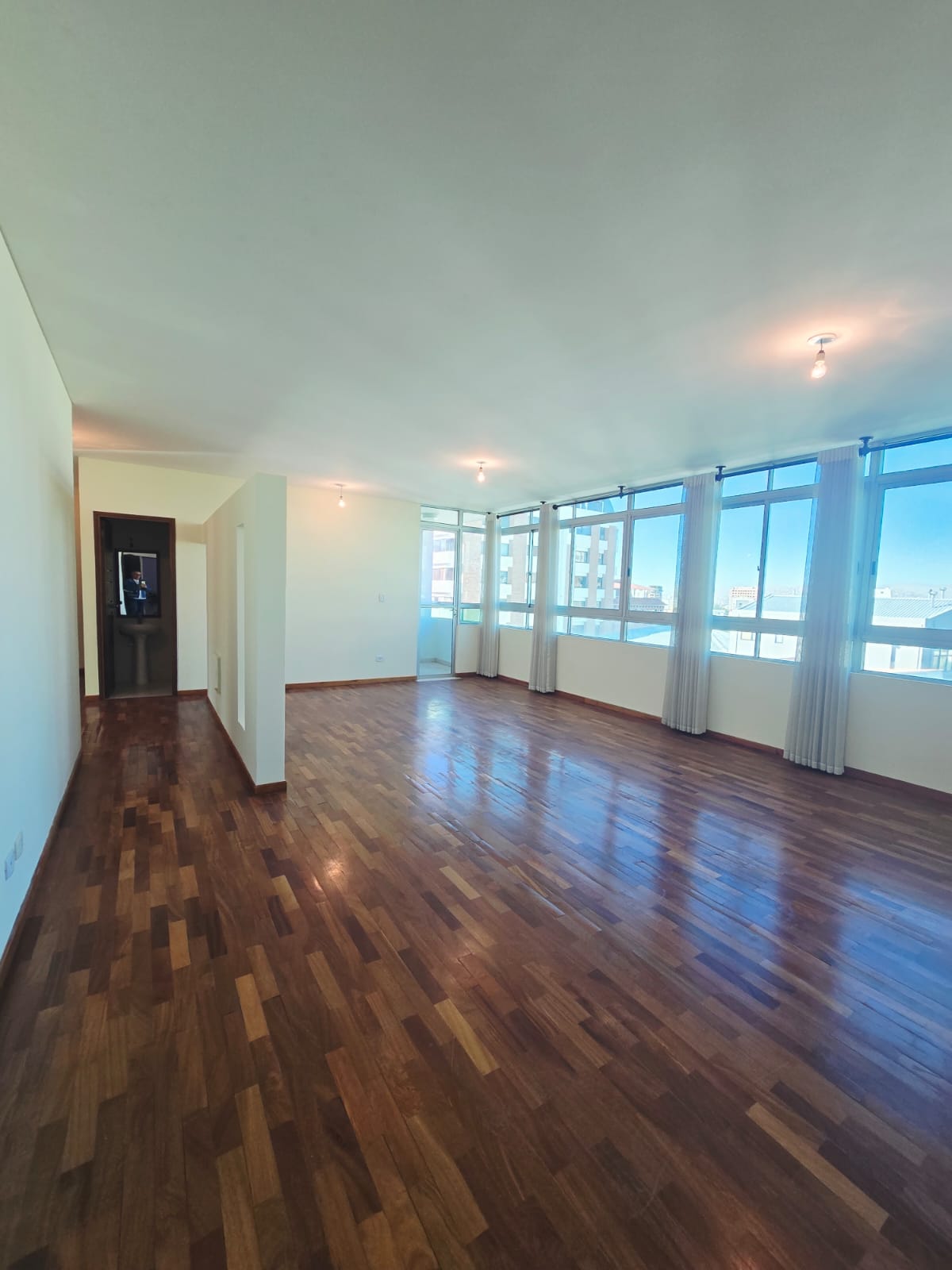 Departamento de 3 Dormitorios en Queru Queru Cochabamba – Av. Melchor Urquidi