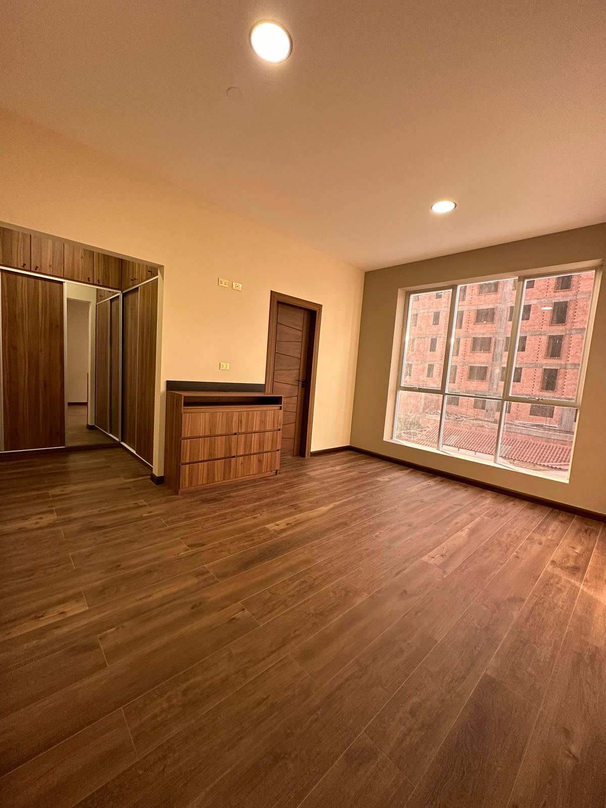 Moderno Departamento de 4 Dormitorios en Cala Cala Cochabamba a dos cuadras del Stadium