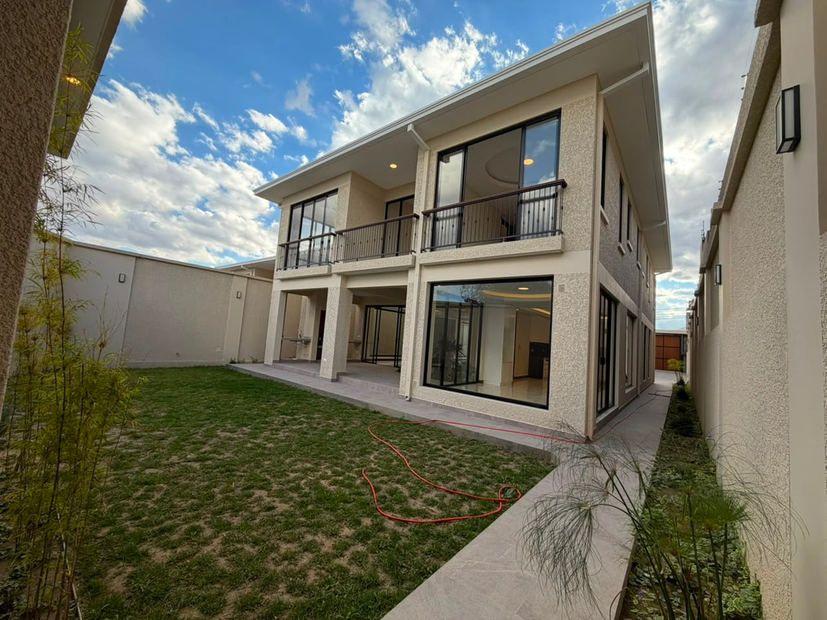 Casa de Lujo 4 Suites con Patio y Parrillero | Ciudad del Niño, Cochabamba (526.51 m²)